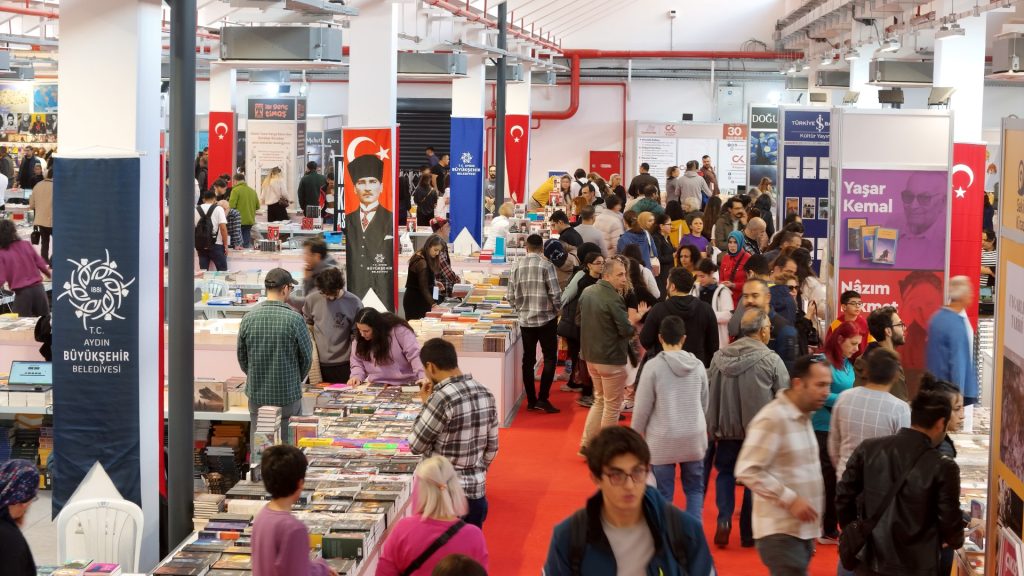 AYDIN KİTAP FUARI’NA YÜZ BİNE YAKIN ZİYARETÇİ KATILDI