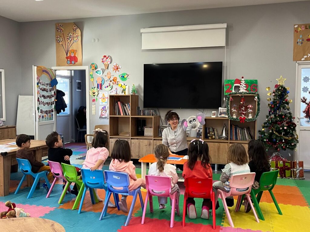Kuşadası’nda Çocuklar Hem Eğleniyor Hem de Becerilerini Geliştiriyor