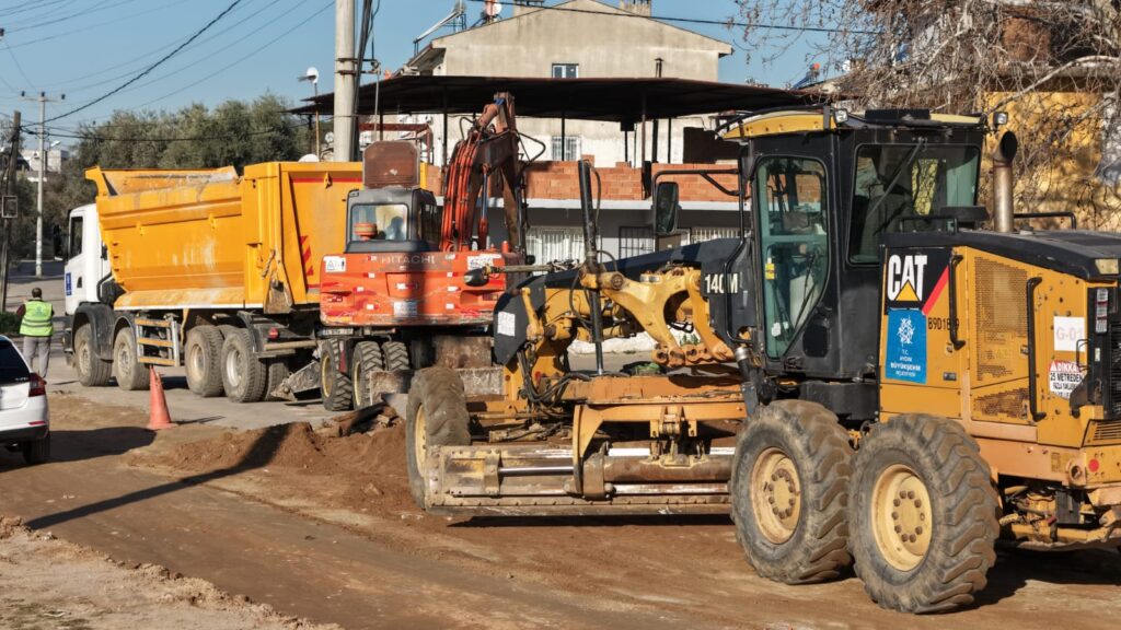 Başkan Çerçioğlu Efeler’in Yollarını Yeniliyor
