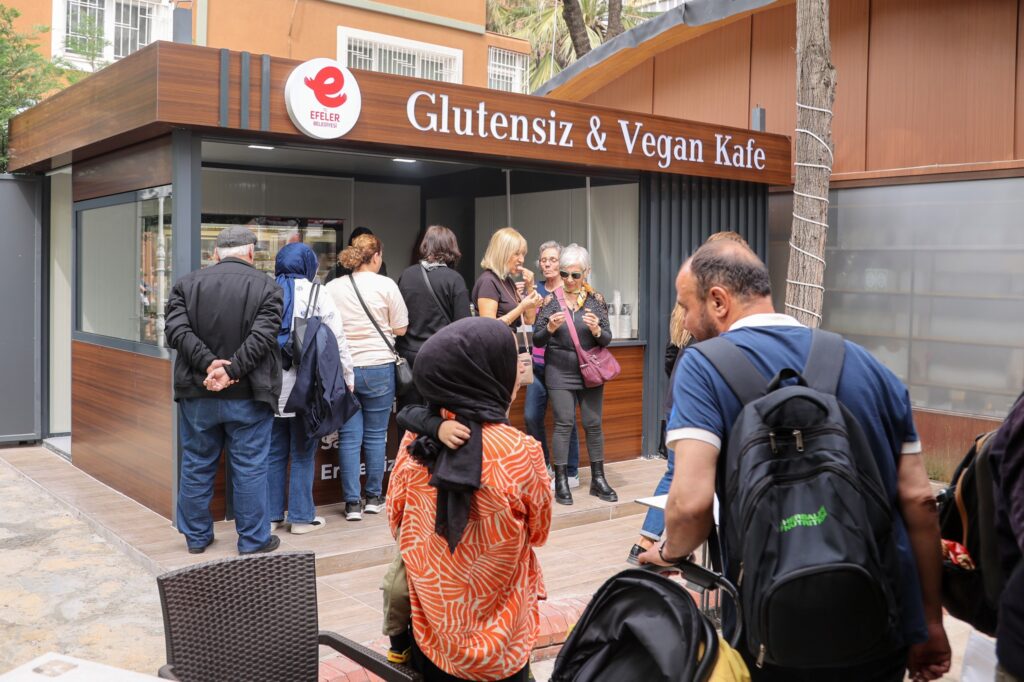 Başkan Anıl Yetişkin Sözünü Tuttu: Menderes Park’ta Vegan Kafe Dönemi Yoğun İlgiyle Başladı