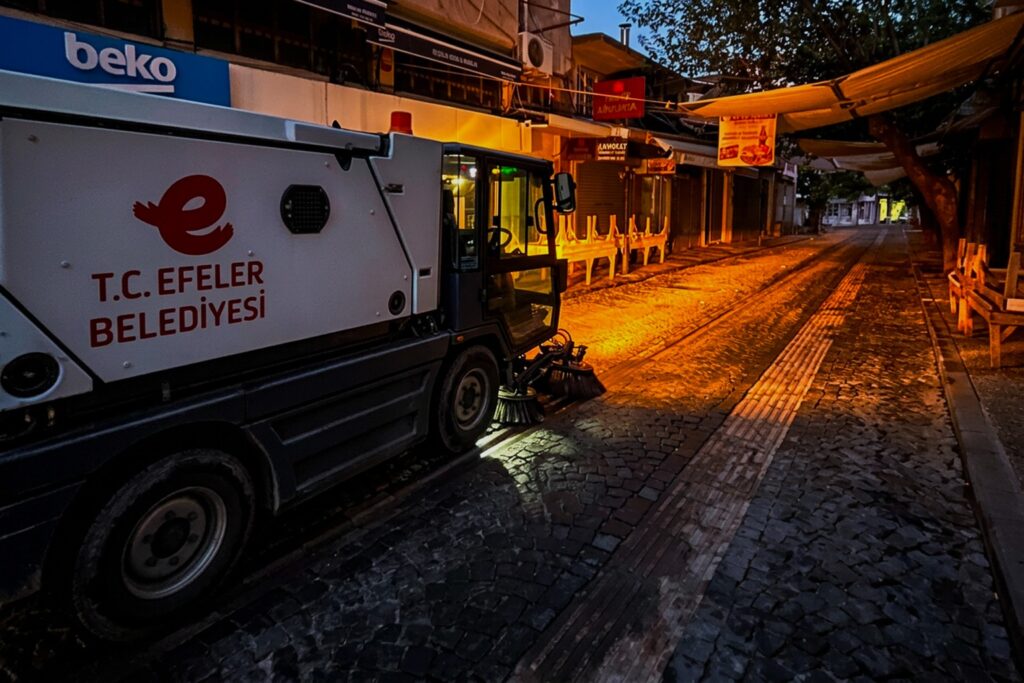 Efeler’in Tarihi Çarşılarında Kapsamlı Temizlik Seferberliği