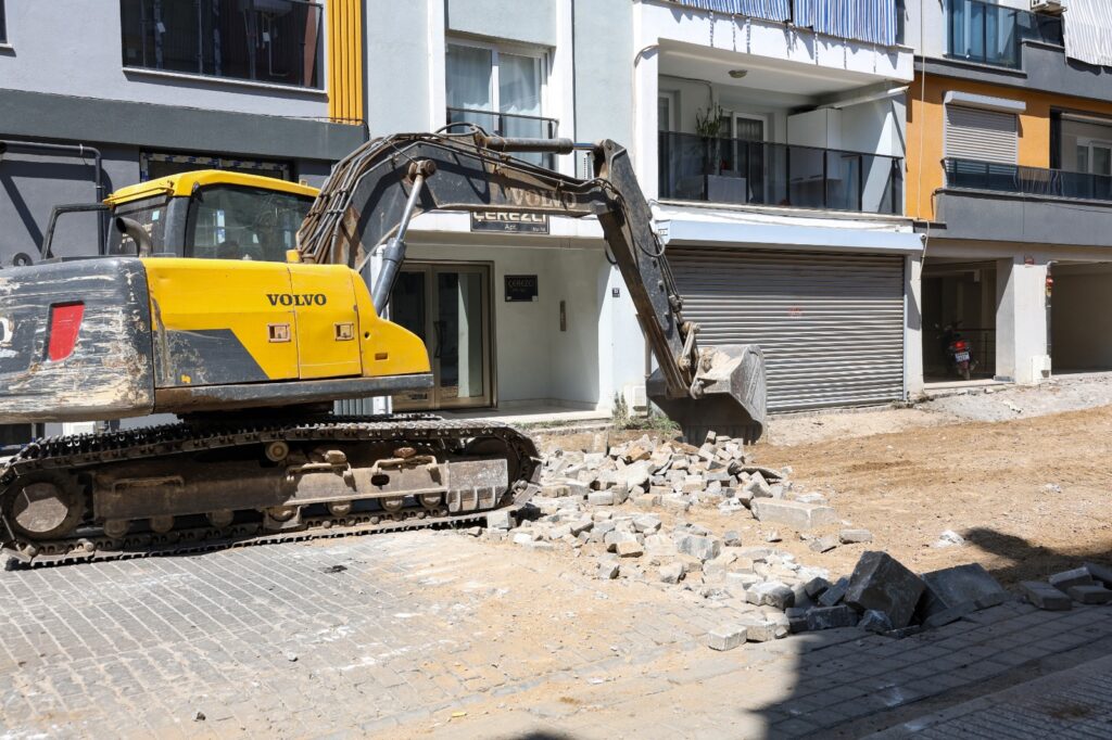 Başkan Anıl Yetişkin ile Efeler’de Yol Yatırımları Devam Ediyor