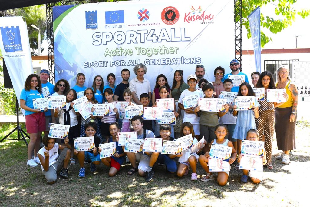 Kuşadası’nda Satranç Hamleleri Dostluğu Pekiştirdi