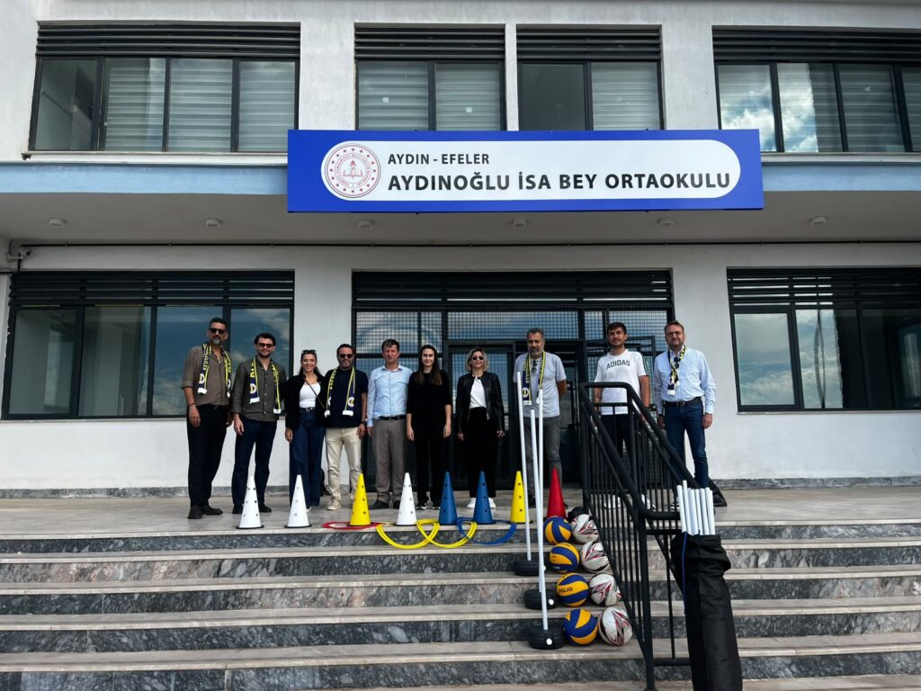 Aydın Fenerbahçeliler Derneği’nden Aydınoğlu İsa Bey Ortaokulu’na Spor Malzemesi Desteği