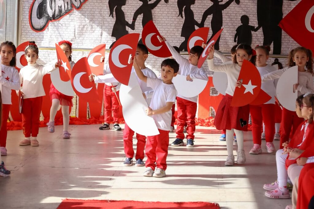 Başkan Yetişkin’den Efeler’de Cumhuriyet Bayramı Şöleni