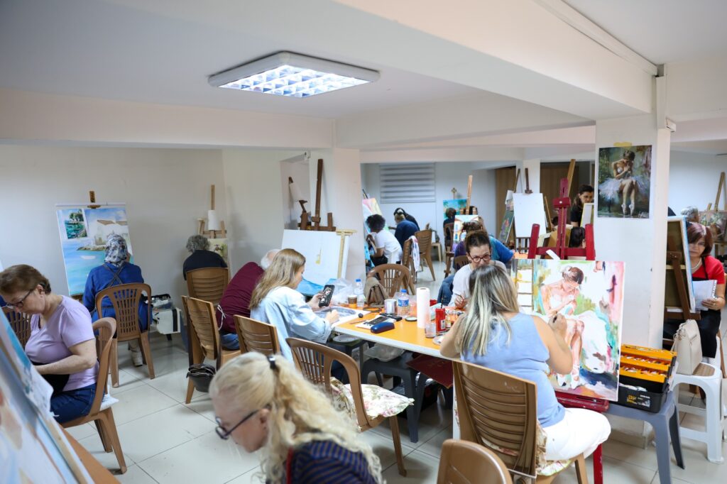 Başkan Yetişkin’in Ücretsiz Kursları Hem Yetenekleri Hem Dostlukları Geliştiriyor