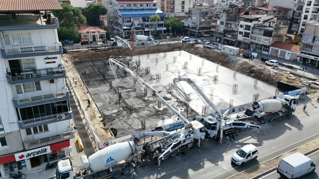 Başkan Çerçioğlu’nun İncirliova’ya Kazandıracağı Cumhuriyet Meydanı ve Yeraltı Otoparkı Projesinde Çalışmalar Sürüyor