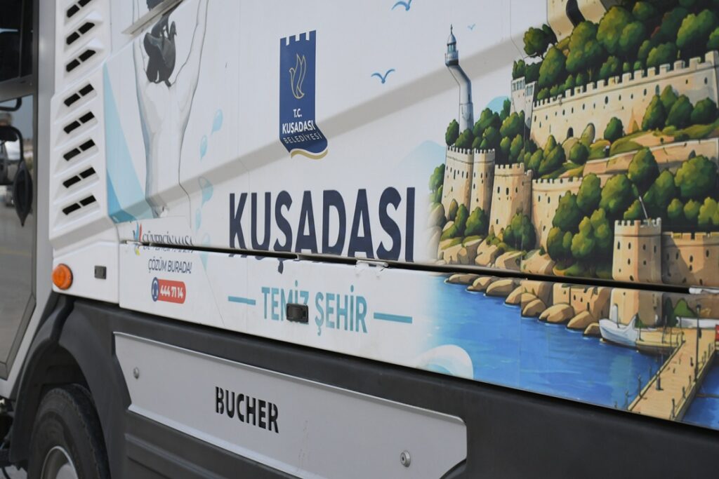 Kuşadası’nın “Küçük Dev”i Kentin Her Noktasını Tertemiz Yapıyor