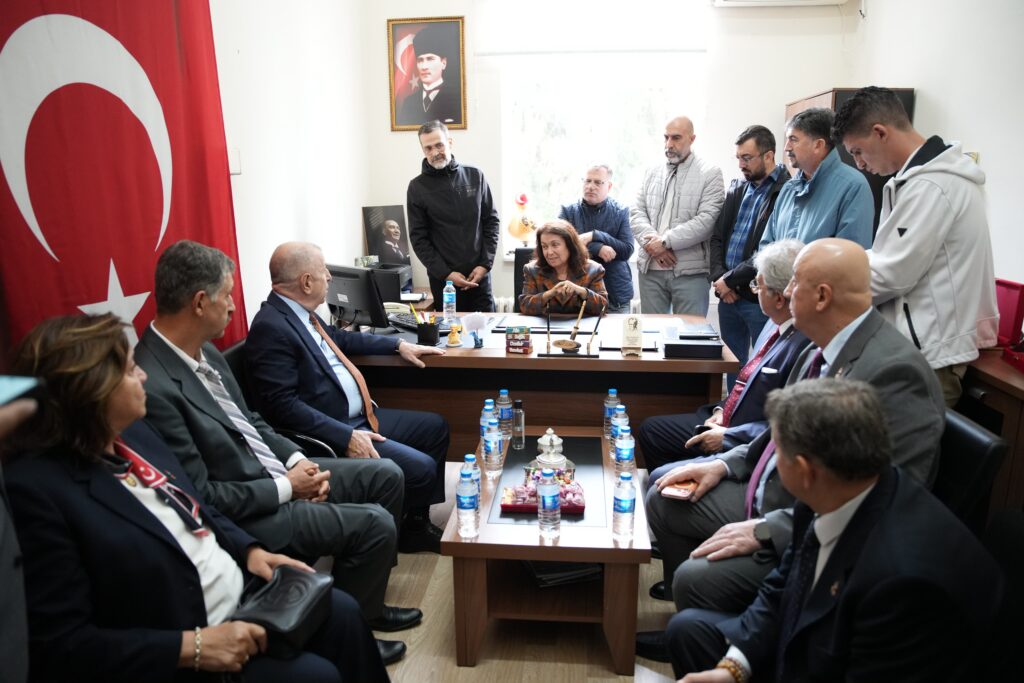 Ümit Özdağ’dan Aydın’da Şehit Aileleri Ve Gaziler Derneği’ne Ziyaret
