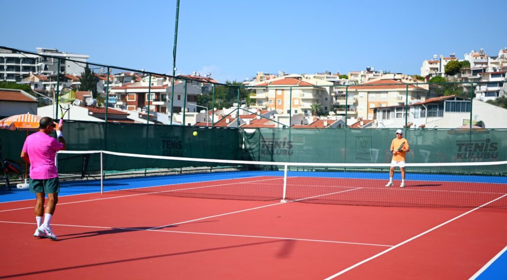 Kuşadası’nda ‘Masters Cumhuriyet Kupası Tenis Turnuvası’ Başladı