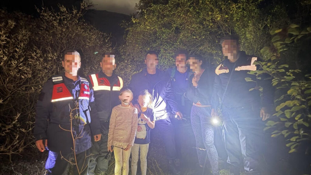 Kuşadası’nda Ormanlık Alanda Kaybolan 4 Kişilik Aile Sağ Olarak Bulundu