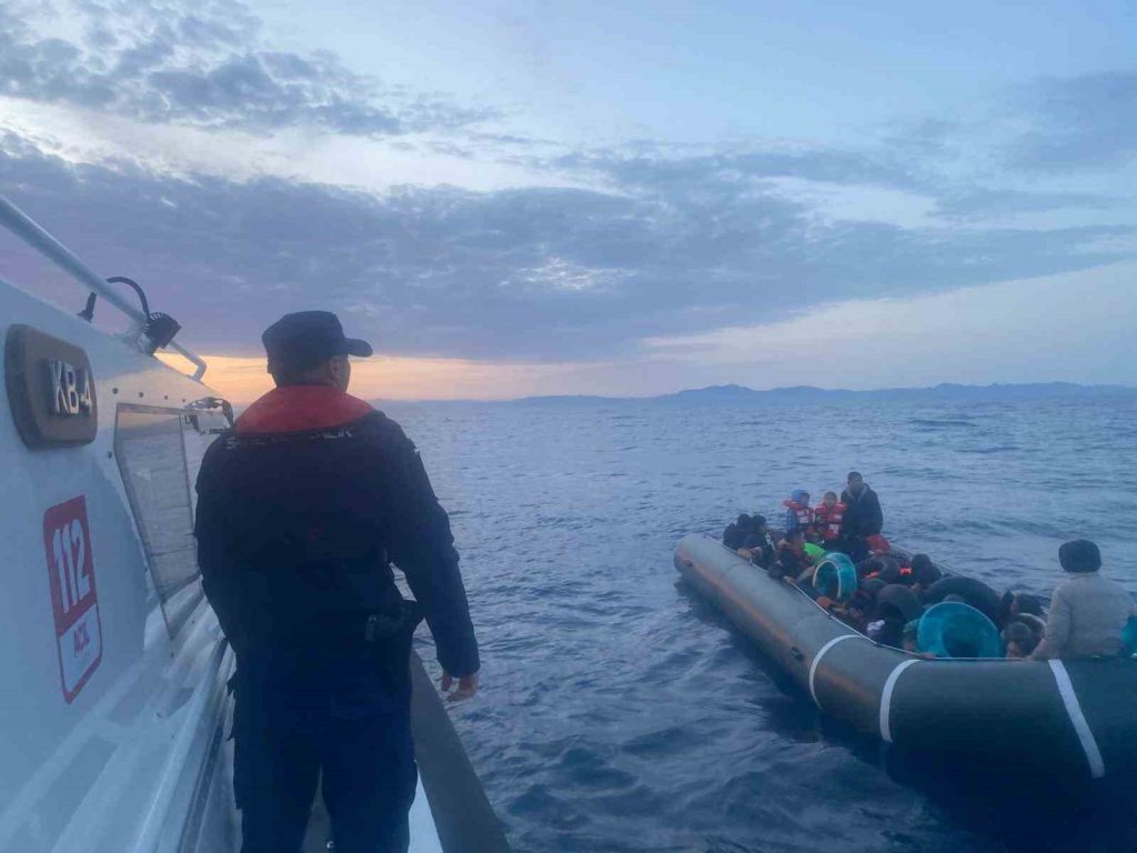 Aydın’da 13 düzensiz göçmen kurtarıldı