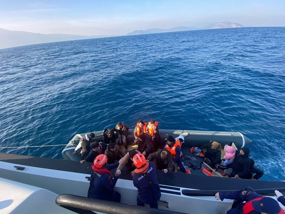 Aydın’da 18 düzensiz göçmen kurtarıldı