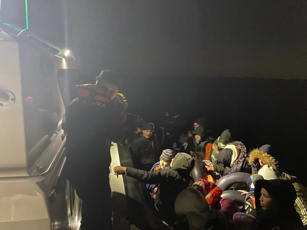 Aydın’da 52 düzensiz göçmen kurtarıldı