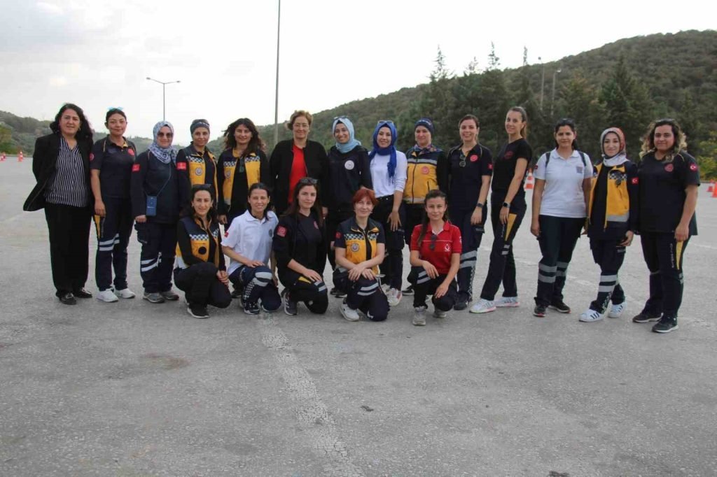 Aydın’da acil sağlık personelleri acil sürüş teknikleri ile donanıyor