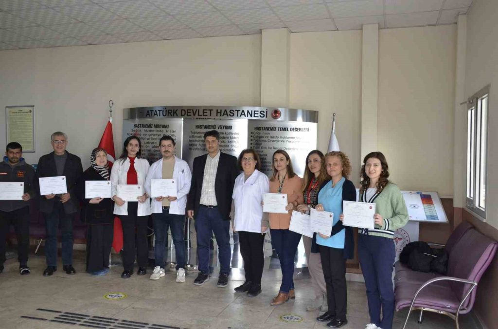 Aydın’da diyabet hastaları bilgileniyor, Diyabet Okulu mezunlarını verdi