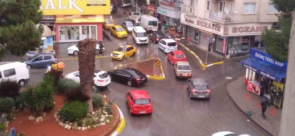 Aydın’da sağanak yağış etkili oluyor