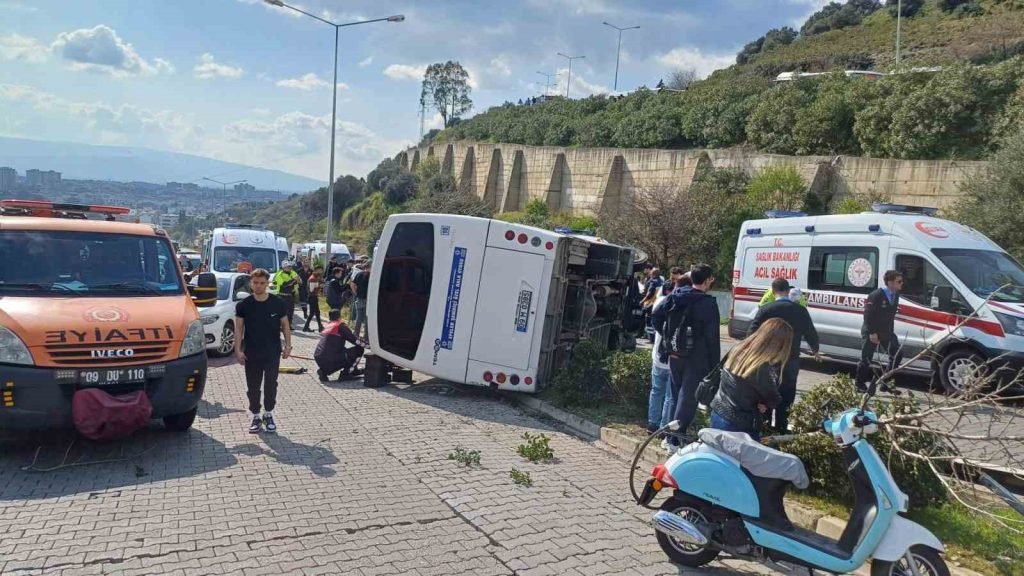 Aydın’da şehiriçi yolcu minibüsü devrildi, çok sayıda kişi yaralandı