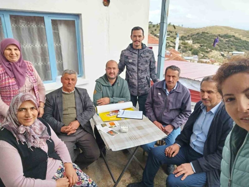 Aydın’da üreticiler gal arısı ve Akdeniz sineğine karşı bilgilendiriliyor