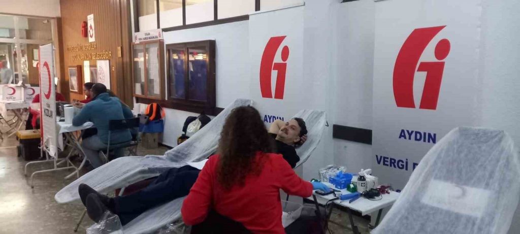 Aydın’da vergi ödemeye gelenler kan bağışı yapıyor