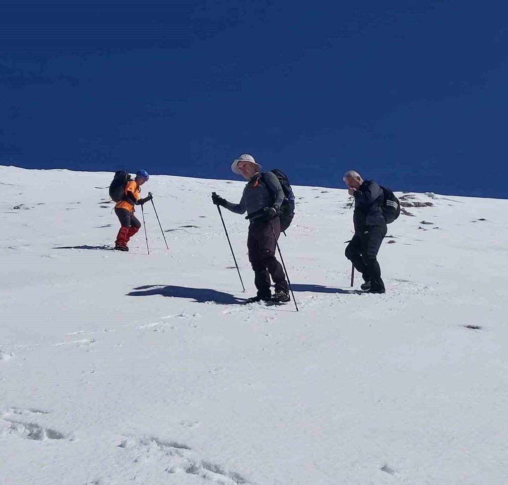 Aydınlı dağcılar, Ege’nin en yüksek zirvesine tırmandı