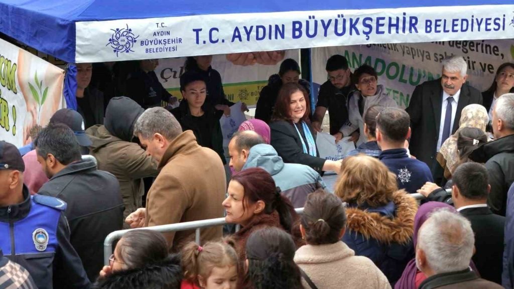 Başkan Çerçioğlu Buharkent’te vatandaşlara binlerce fide dağıttı