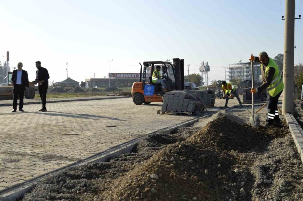 Büyükşehir’in Çine’deki yol çalışması vatandaşları memnun etti
