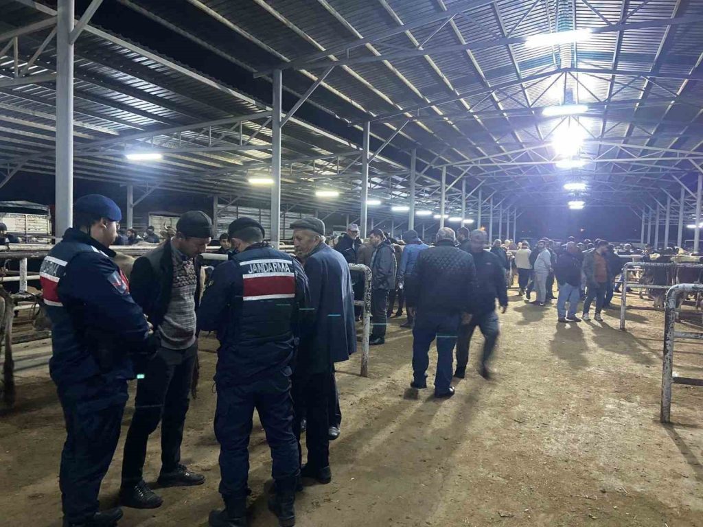 Çine’de hayvan hırsızlarına karşı vatandaşlar bilgilendirildi