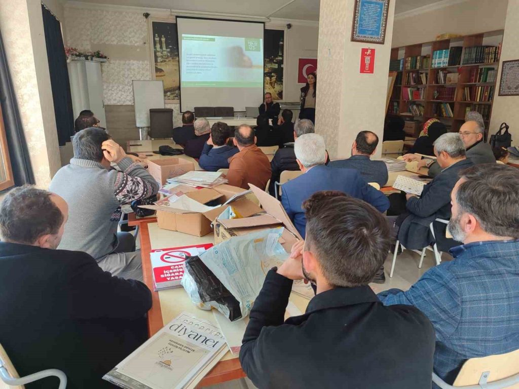 Didim’de 165 vatandaşa ’En İyi Narkotik Polisi Anne’ eğitimi verildi