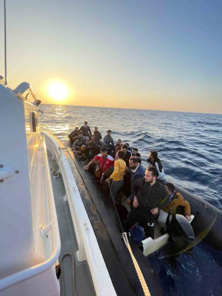 Didim’de 36 düzensiz göçmen kurtarıldı