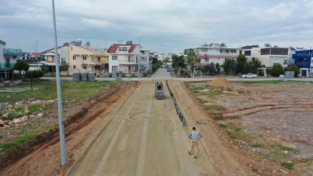 Didim’de yol çalışmaları devam ediyor