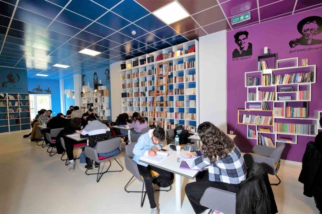 Efeler’de 17’nci Kitap Kafe açılış için gün sayıyor
