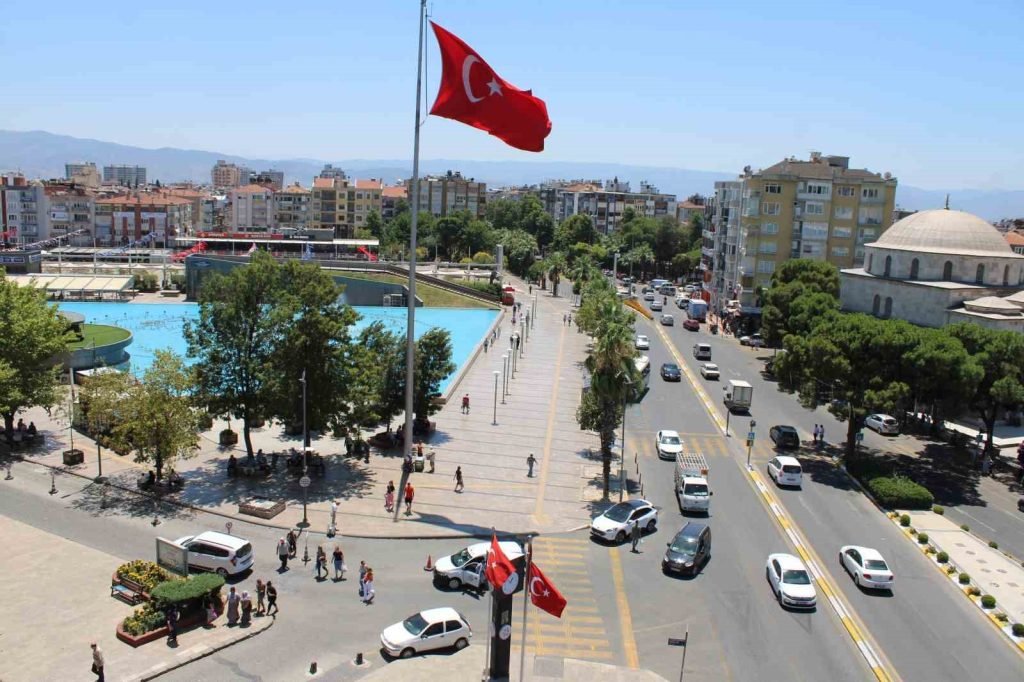 Efeler’de kadın muhtarların sayısı arttı