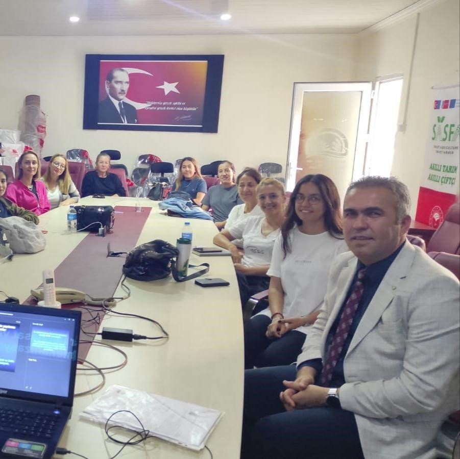 Efeler’in çiftçi kadınları bilinçleniyor