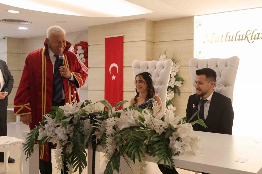 Evlenmek için 29 Şubat’ı seçtiler