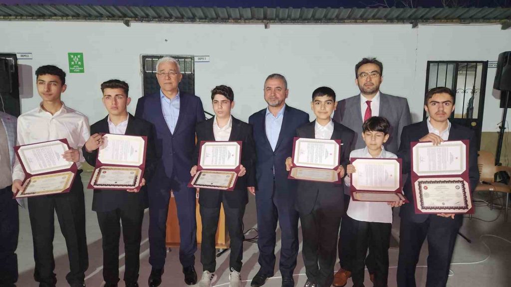 Hafızlık eğitimi tamamlayıp belgelerini aldılar