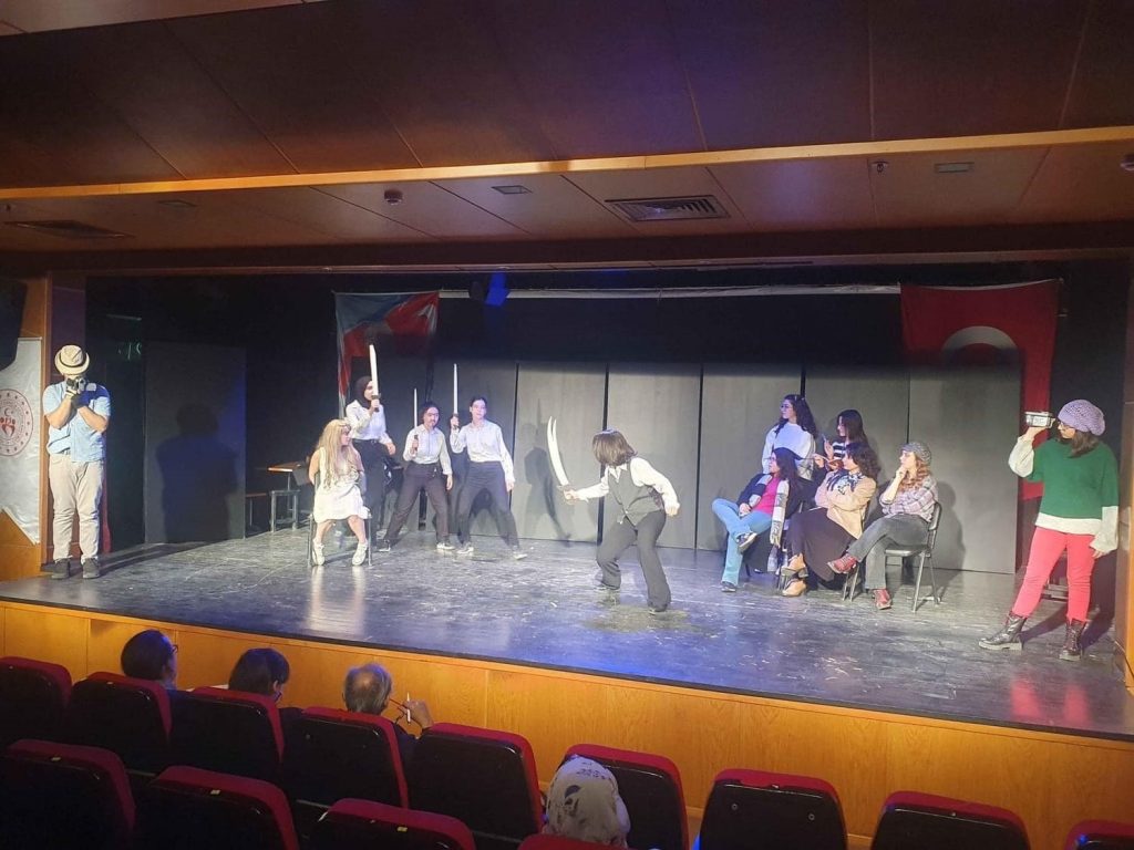 Hayallerini sahneye taşıyan liseli gençler, Aydın’ı temsil edecek