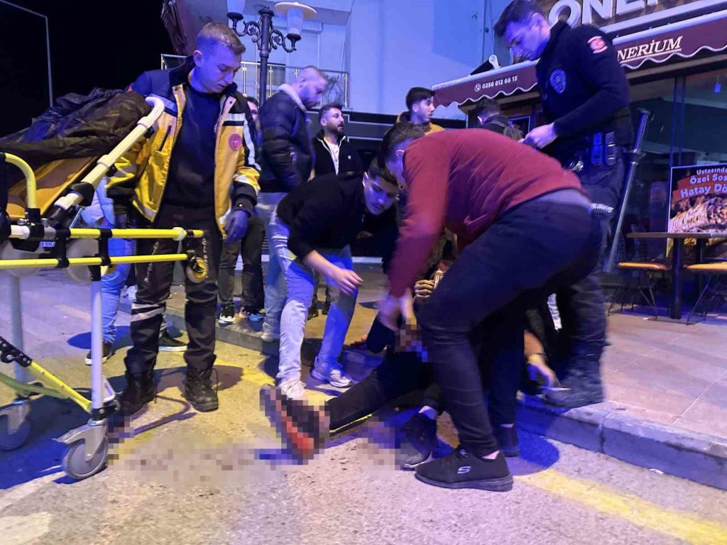 Kuşadası’nda sözlü şakalaşma kanla bitti: 1 yaralı