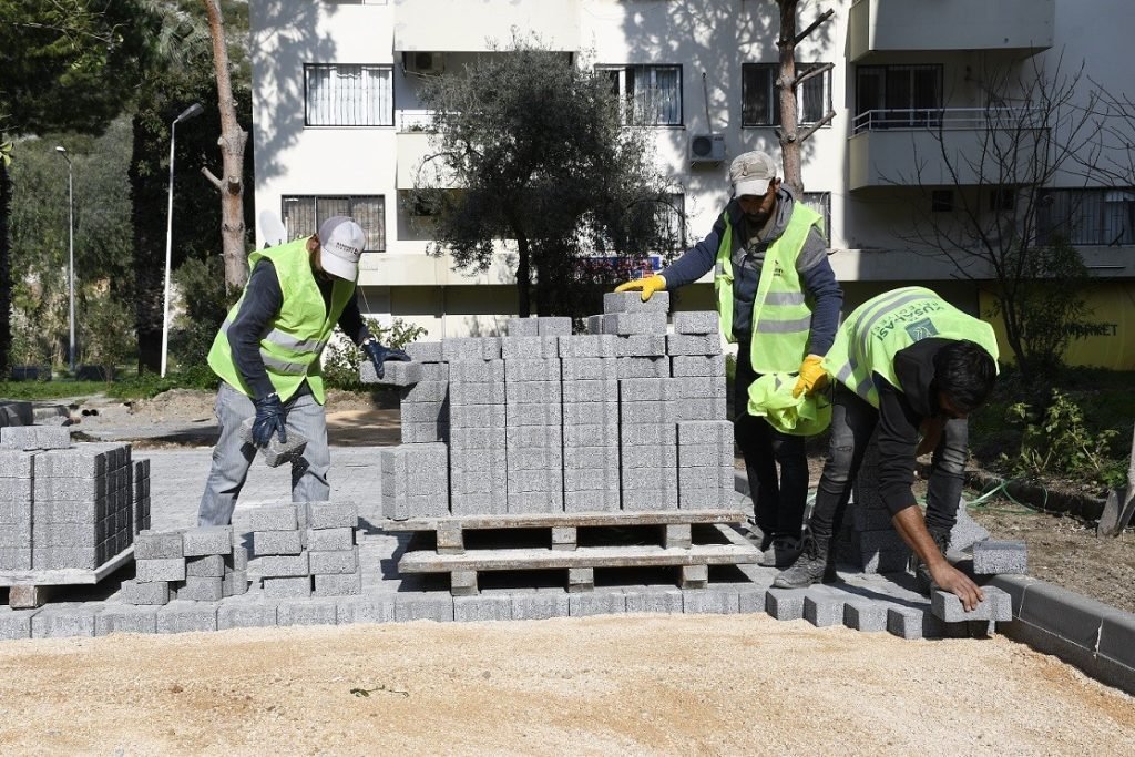 Kuşadası’nda yol yapım çalışmaları Kirazlı yolu ile sürüyor