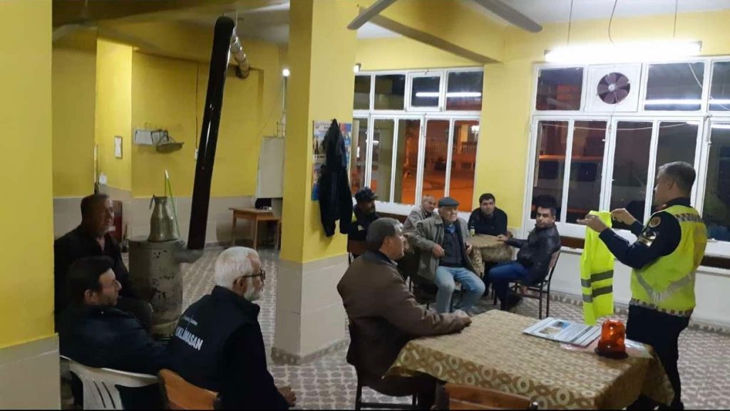 Kuyucak’ta traktör sürücülerine jandarmadan eğitim