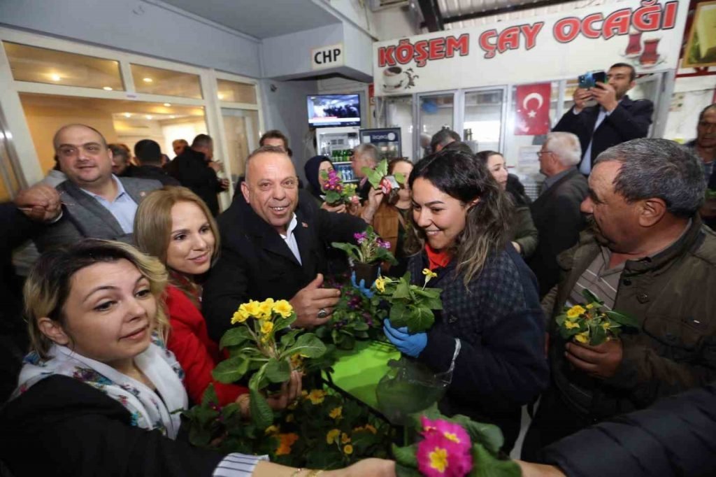 Özel’den 8 Mart’a özel kutlama