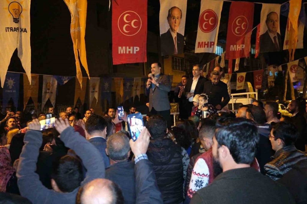 Pehlivan’ın mahalle toplantısı mitinge döndü