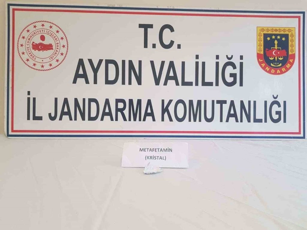 Şüpheli şahısların üzerinde uyuşturucu ele geçirildi