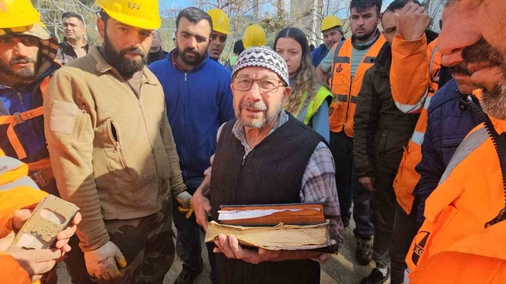 Yangında ev küle döndü, Kur’an-ı Kerim yanmadı